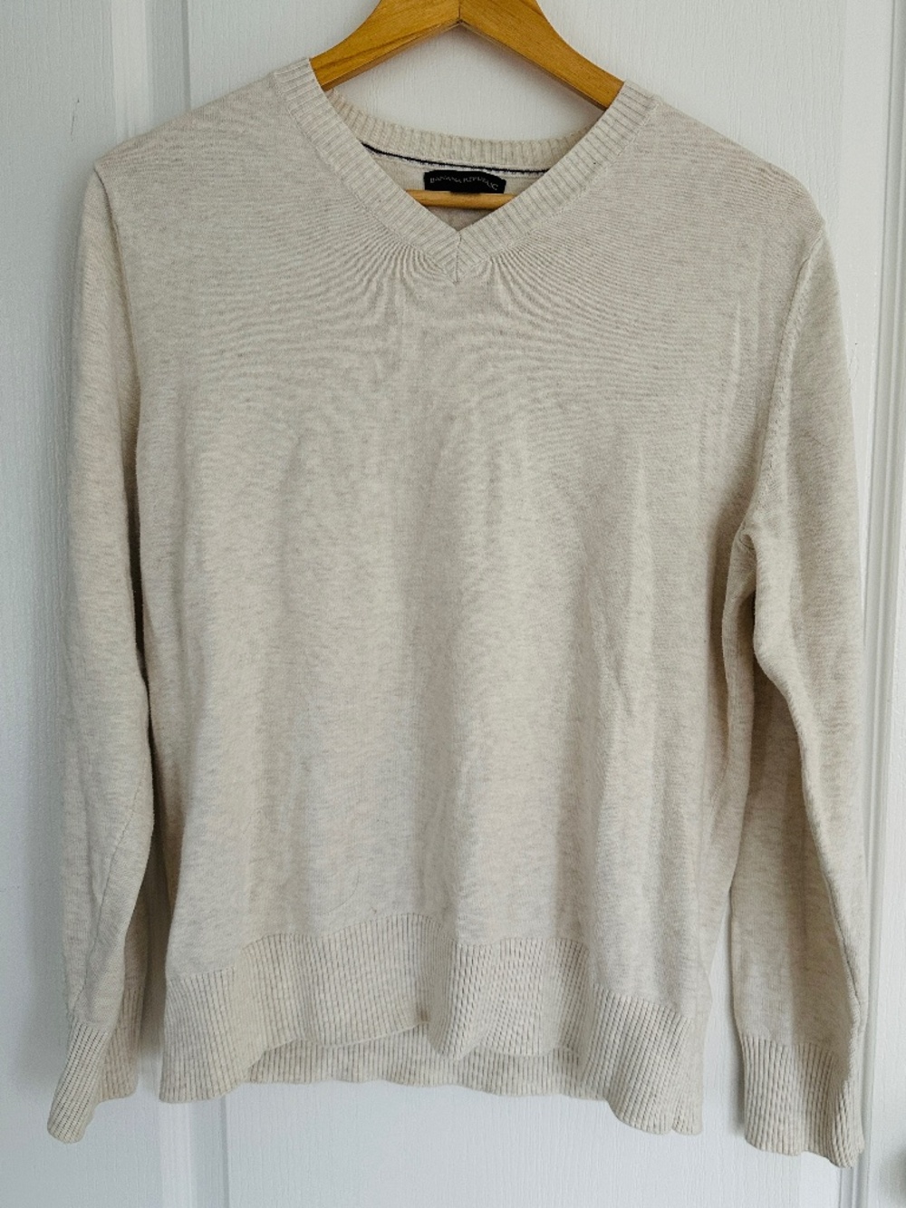 Banana Republic men’s cream melange V-neck sweater
